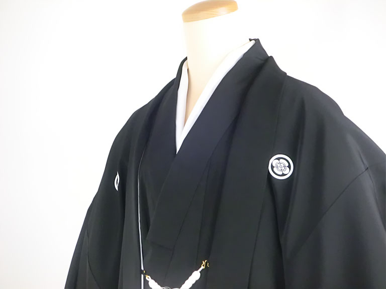 kimono with crest