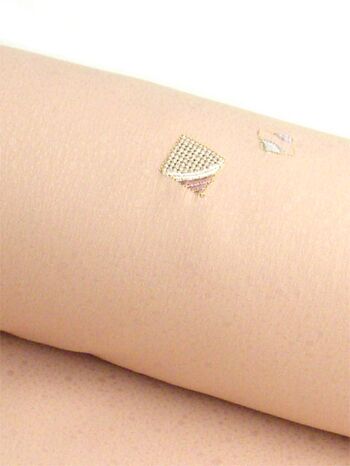 洗える着物 刺繍小紋 サンゴ色 色紙 裄丈87.5cm可能 超トール巾