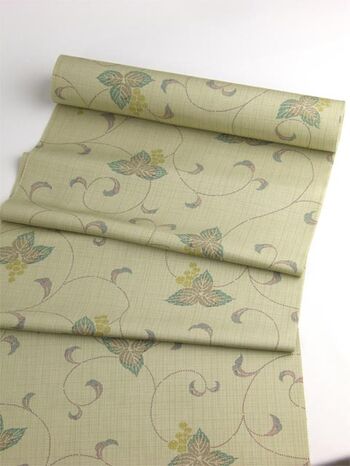 A tsumugi kimono woven in Tango, featuring an arabesque pattern in green