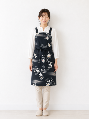 和柄 エプロン『京まもろん』絞り花とかすみ柄 黒
