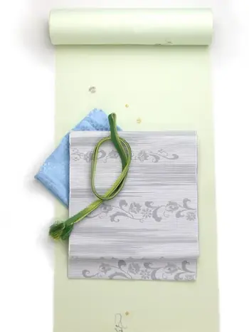 Washable Kimono with Cat Embroidery in Light Hiwagi Green | Deodorizing Fabric