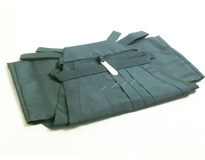 Only one item due to a tailoring dimension mistake (about 150 cm under the string) Special price Lightweight men's hakama Color plain horse riding tailoring Tsumugi Iron navy blue