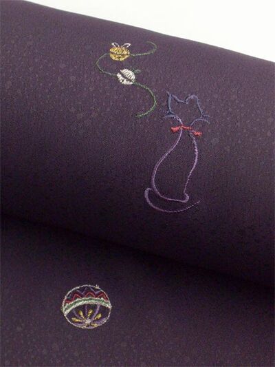 洗える着物 刺繍小紋 猫柄 葡萄紫色 光触媒消臭