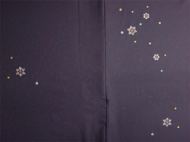 洗える着物 付下げ 刺繍 葡萄色地に雪の結晶 前身頃とおくみ