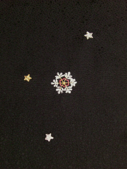 洗える着物 付下げ 刺繍 黒地に雪 右袖