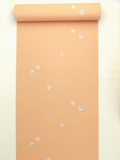 える着物 縮緬小紋 幅広 薄肌色に色紙