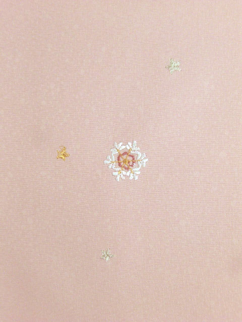 洗える着物 付下げ 刺繍 サンゴ色地に雪 左胸