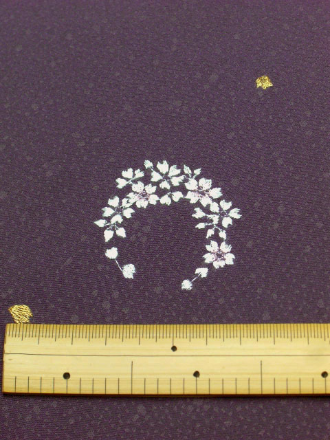 洗える着物 刺繍 葡萄紫色地に花丸
