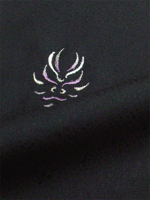 洗える着物 刺繍 黒地にかぶき