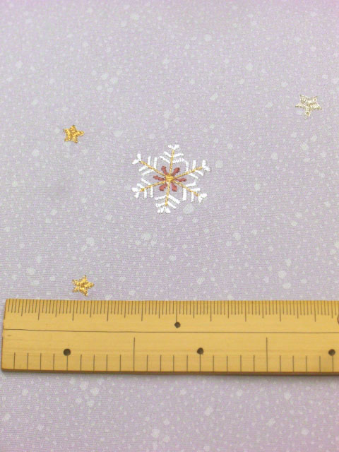 洗える着物 刺繍 薄紫色地に雪