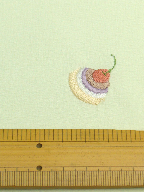 洗える着物 刺繍小紋 スイーツ柄 薄ひわ色