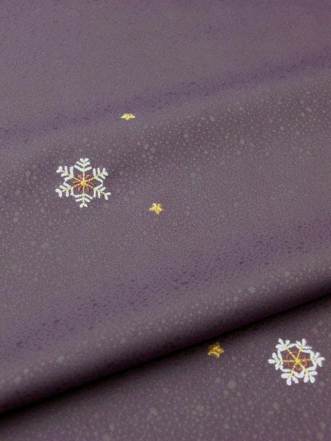 刺繍小紋着物　葡萄色　雪の結晶柄　shineup-sisyu-budou-yuki-kiji.jpg