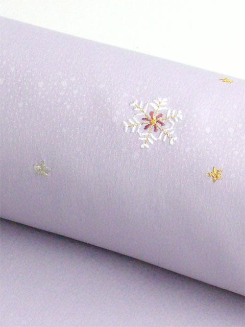 刺繍小紋着物　薄藤色　雪の結晶柄　shineup-sisyu-udufuji-yuki-top-naname_xcnc-4u.jpg